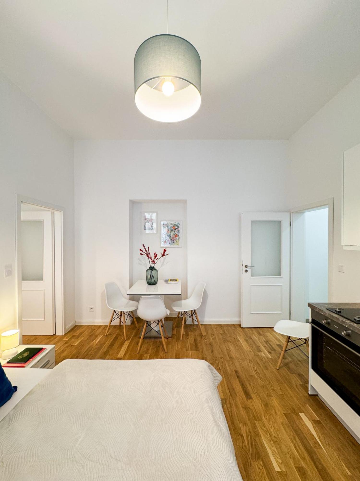 Turnkey I Wenceslas Square Apartments Praha Ruang foto